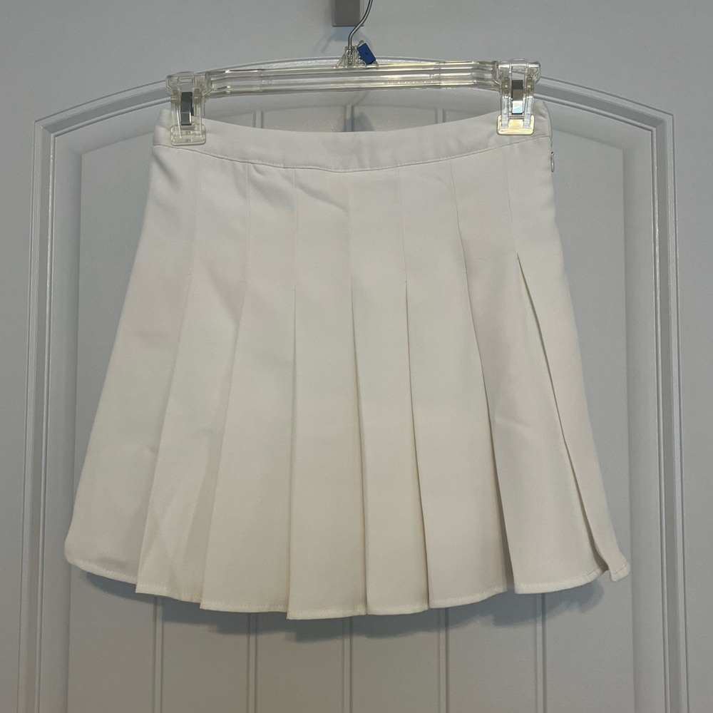 NWOT Pleated White Mini Skirt size XS